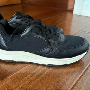 Banana Republic Women's Black Sneakers, size 9